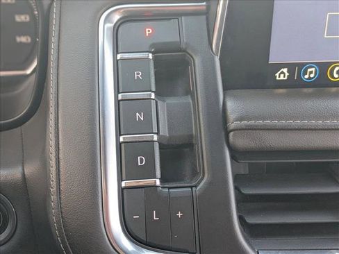 Used 2021 Chevrolet Suburban Z71 w/ Z71 Signature Package image 12