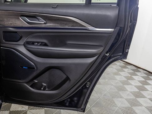 Used 2024 Jeep Grand Cherokee Overland w/ Luxury Tech Group IV image 49