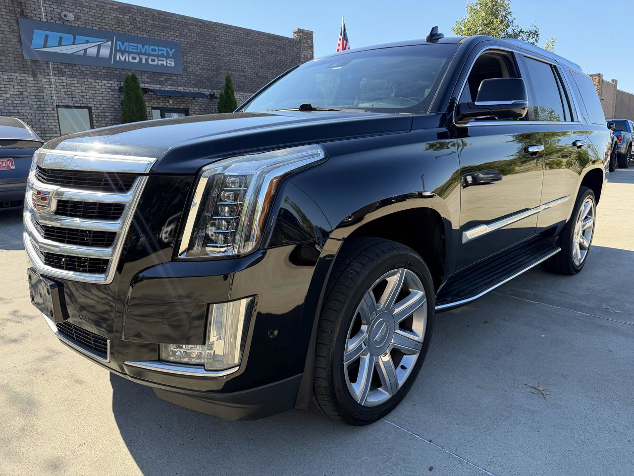 Used 2020 Cadillac Escalade Luxury AWD/4WD image 1