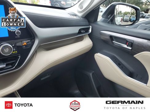 Used 2024 Toyota Highlander Limited FWD image 35