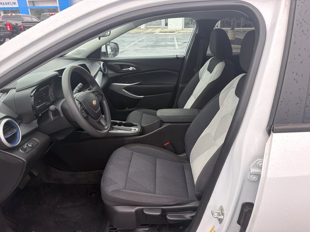 Used 2024 Chevrolet Trax LS w/ LS Convenience Package FWD image 15