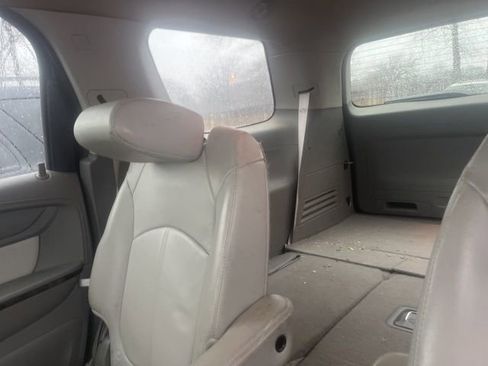 Used 2013 GMC Acadia SLT image 19