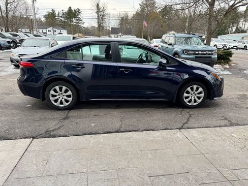Used 2021 Toyota Corolla LE image 6