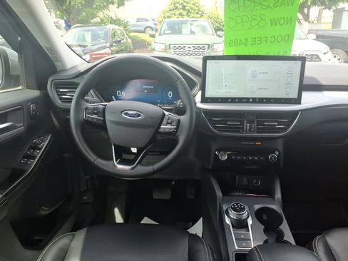 Used 2024 Ford Escape Platinum w/ Class II Trailer Tow Package AWD/4WD image 9
