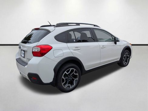 Used 2017 Subaru Crosstrek 2.0i Premium w/ Moonroof Package AWD/4WD image 4