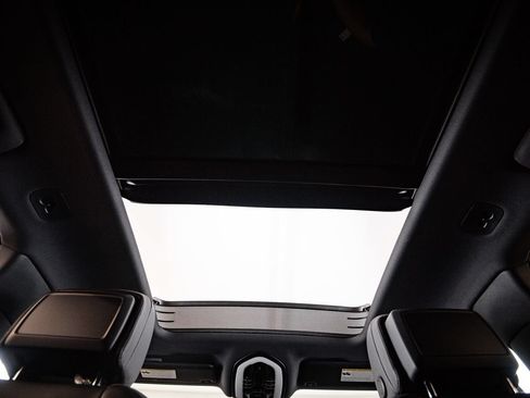 Certified 2023 Porsche Macan S AWD/4WD image 30