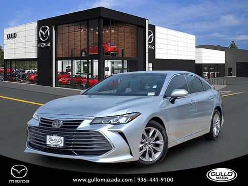 Used 2019 Toyota Avalon XLE w/ Moonroof Package FWD image 1