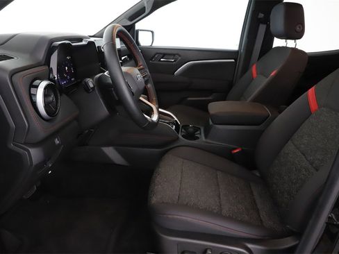 Used 2025 Chevrolet Colorado Z71 w/ Technology Package image 17