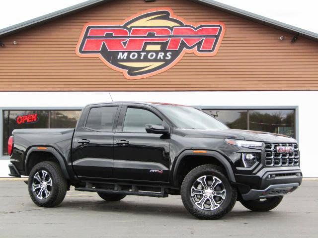 Used 2025 GMC Canyon AT4 AWD/4WD image 2