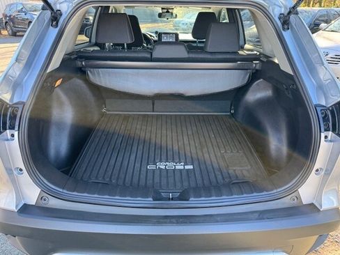 Used 2022 Toyota Corolla Cross LE image 11