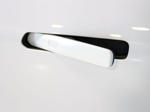 Used 2025 Chevrolet Equinox EV RS FWD image 76