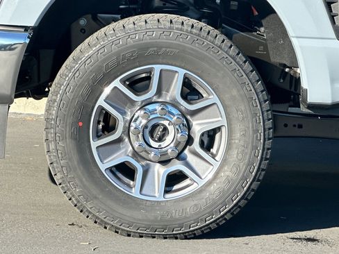 New 2026 Ford F250 Lariat w/ FX4 Off-Road Package image 25