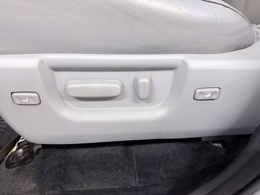 Used 2018 Toyota Sequoia Platinum AWD/4WD image 11