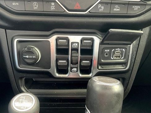 Used 2021 Jeep Gladiator Overland image 32