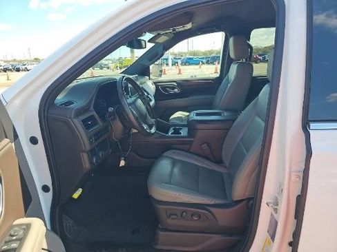 Used 2021 Chevrolet Suburban LT image 4