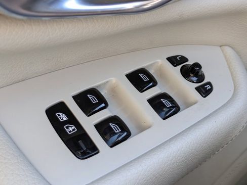 Used 2021 Volvo XC90 T5 Momentum w/ Protection Package Premier image 19