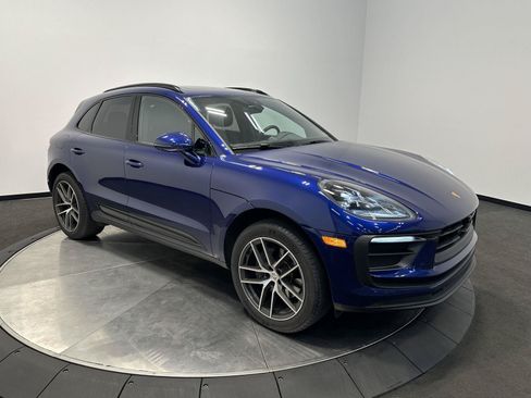 Certified 2026 Porsche Macan AWD/4WD image 9