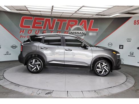 Used 2026 Nissan Kicks SV FWD image 5