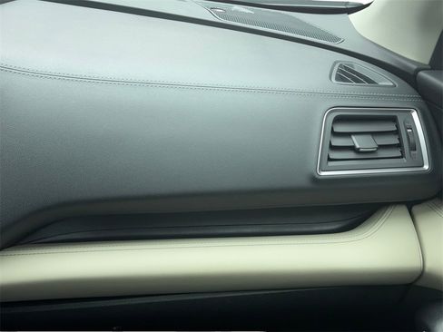 Used 2022 Subaru Ascent Limited w/ Technology Package image 21