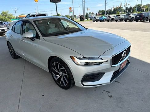 Used 2020 Volvo S60 T6 Momentum AWD/4WD image 4