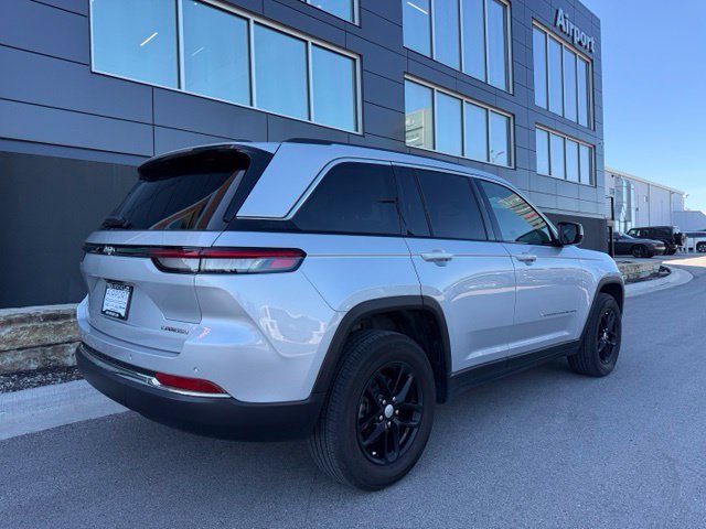 Used 2024 Jeep Grand Cherokee Laredo X AWD/4WD image 3