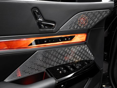 Used 2023 BMW 760i xDrive image 51