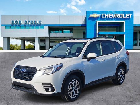 Used 2023 Subaru Forester Premium image 2