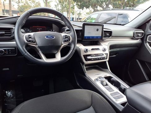 Used 2023 Ford Explorer XLT image 14