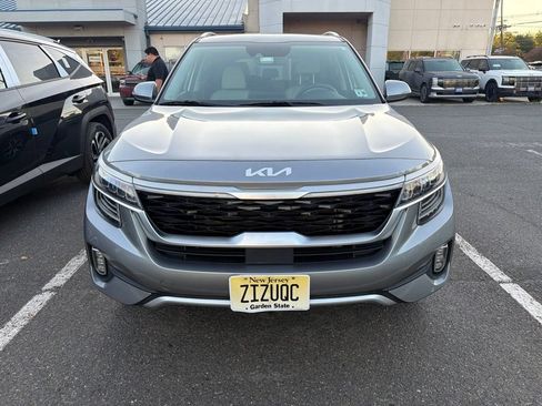 Used 2023 Kia Seltos SX w/ SX Sunroof Package AWD/4WD image 3