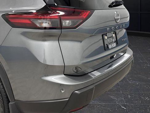 Used 2024 Nissan Rogue SV AWD/4WD image 30