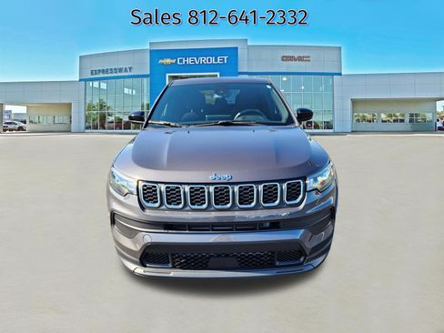 Used 2024 Jeep Compass Sport AWD/4WD image 2
