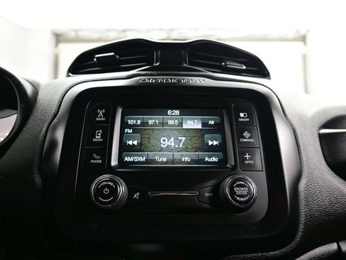 Used 2017 Jeep Renegade Trailhawk image 18