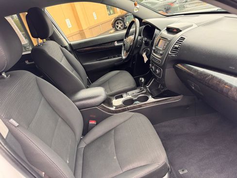 Used 2014 Kia Sorento LX FWD image 23