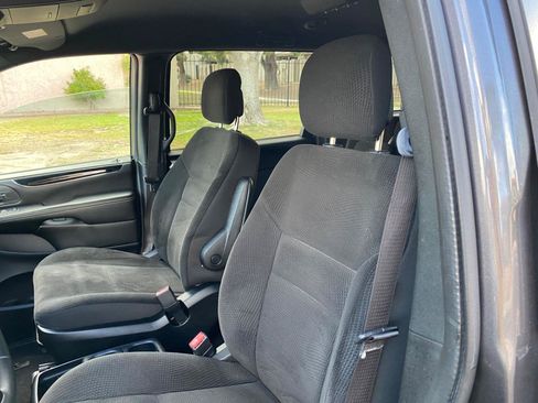 Used 2018 Dodge Grand Caravan SE FWD image 26