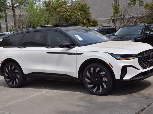 New 2026 Lincoln Nautilus Reserve w/ Jet Appearance Package image 11