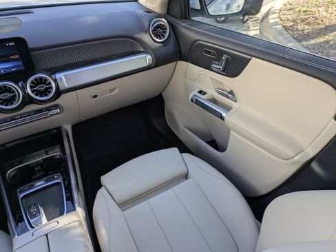 Used 2025 Mercedes-Benz GLB 250 image 18