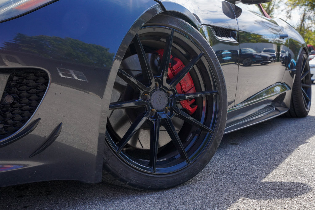 Used 2016 Jaguar F-TYPE R AWD/4WD image 3