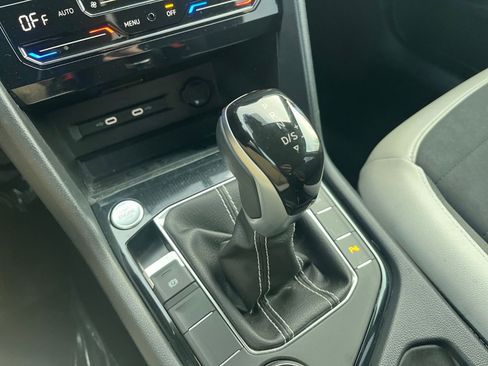 Used 2025 Volkswagen Taos SE image 35