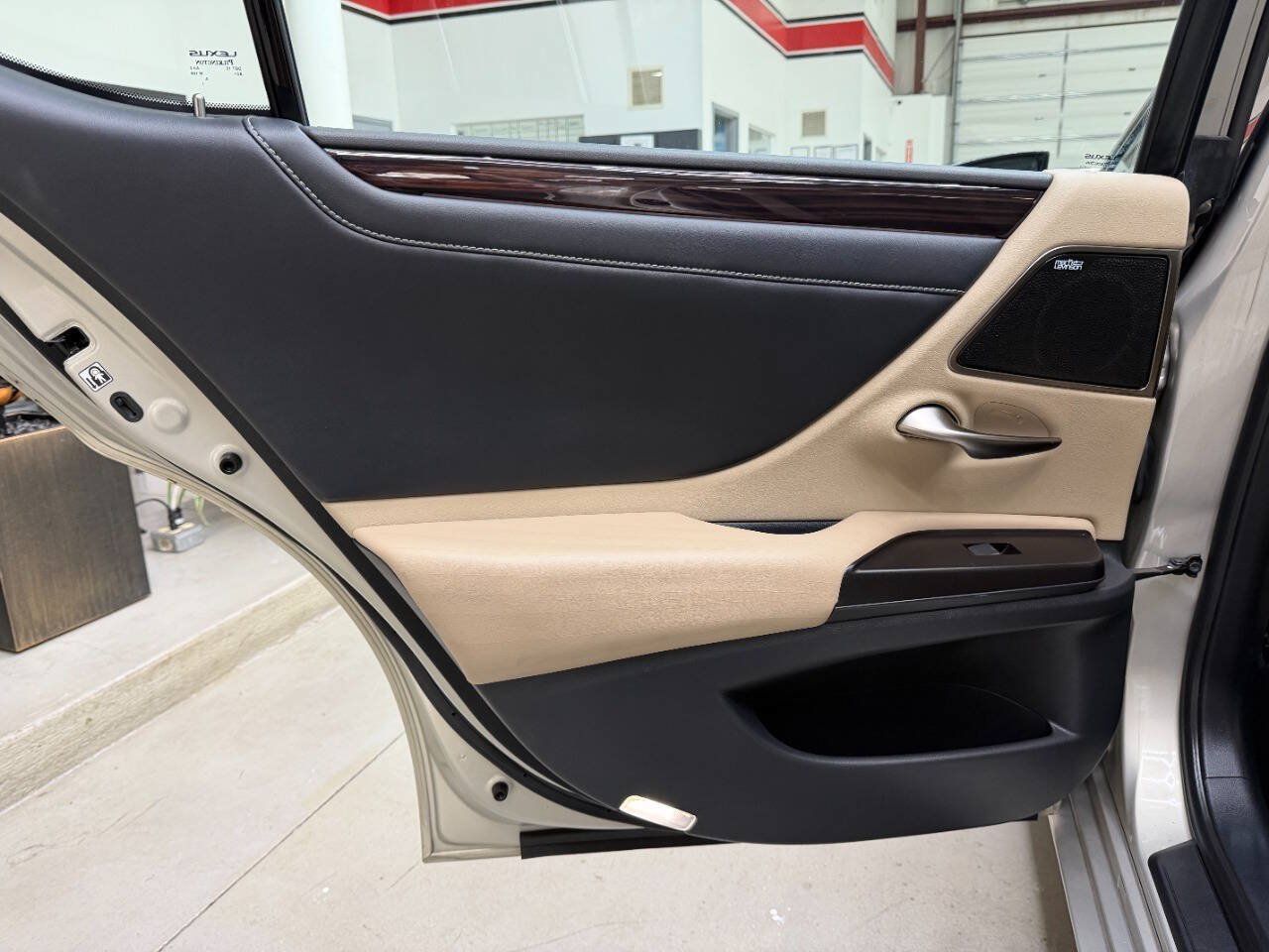 Used 2019 Lexus ES 350 w/ Accessory Package 2 FWD image 12