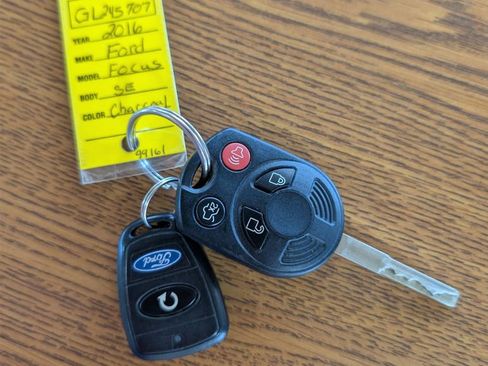 Used 2016 Ford Focus SE w/ SE Sport Package FWD image 24
