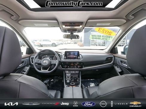 Used 2023 Nissan Rogue SV w/ SV Premium Package image 22