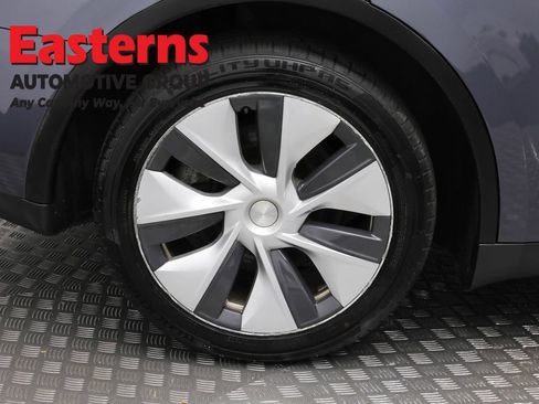 Used 2023 Tesla Model Y Long Range AWD/4WD image 23
