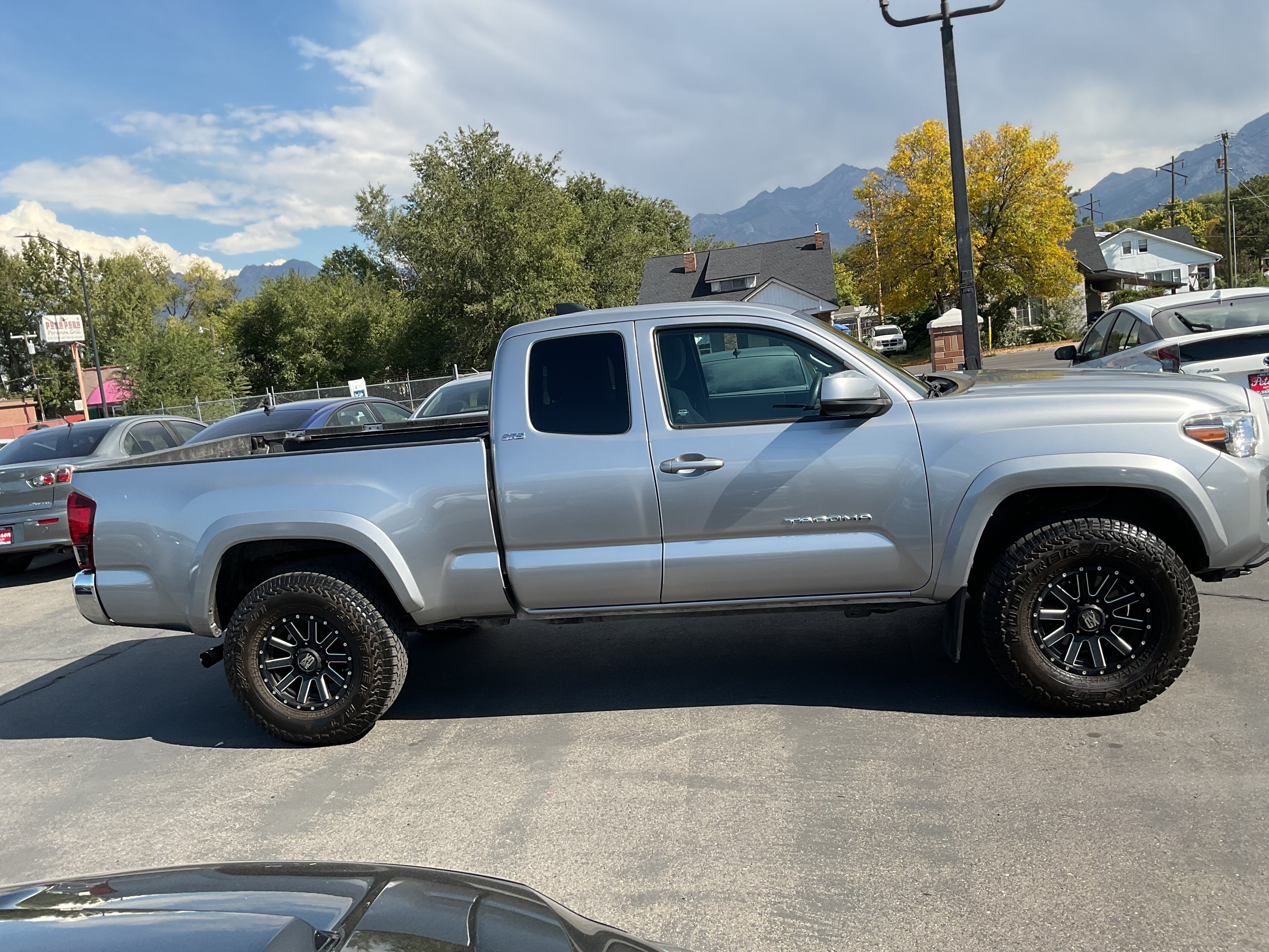 Used 2021 Toyota Tacoma SR5 AWD/4WD image 5