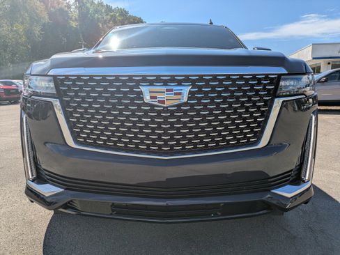 Used 2024 Cadillac Escalade Premium Luxury image 3