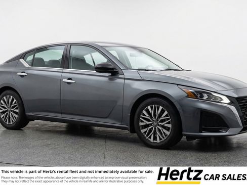 Used 2025 Nissan Altima 2.5 SV FWD image 1