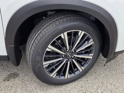 New 2026 Nissan Pathfinder Platinum FWD image 6