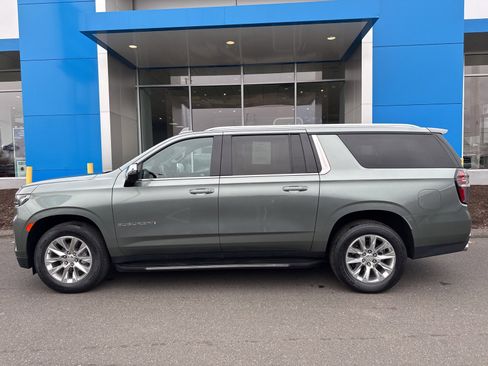 Used 2023 Chevrolet Suburban Premier image 9