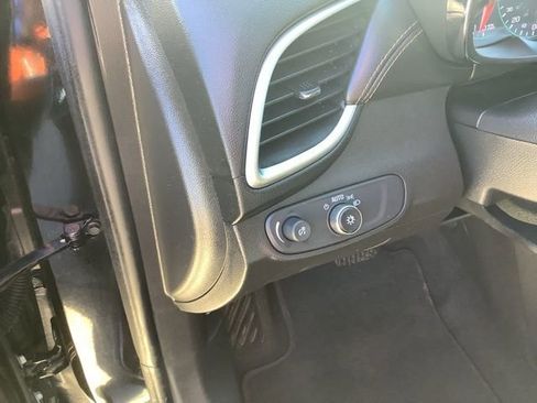 Used 2020 Chevrolet Trax LT w/ LT Convenience Package image 24