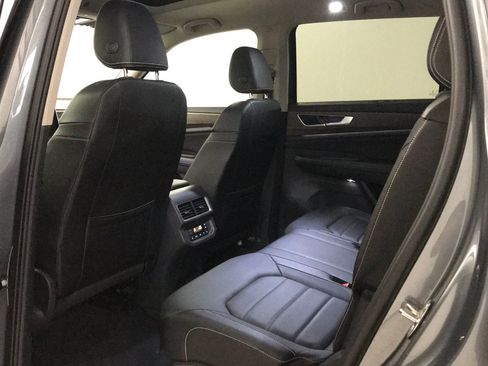 Used 2024 Volkswagen Atlas SEL AWD/4WD image 11