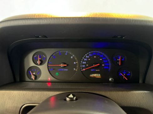 Used 2000 Jeep Grand Cherokee Laredo AWD/4WD image 13